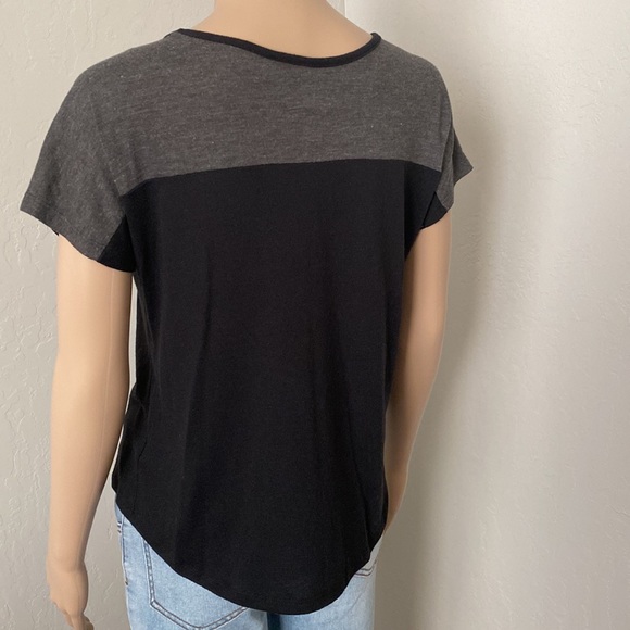 🏀Los Angeles Lakers Ladies Short Sleeve Distressed Logo Scoop Neck T-Shirt EUC - Picture 6 of 10